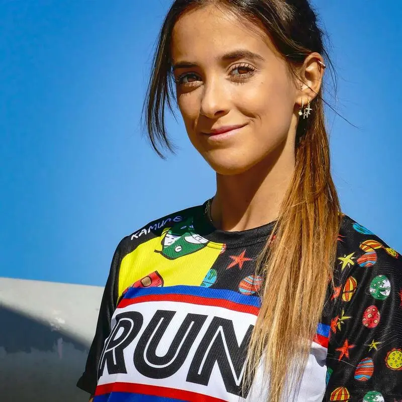 CAMISETA DE RUNNING #PLANETAS Para MUJER - KAMUABU Color AMARILLO/NEGRO 110grs 6 CAMISETA DE RUNNING #PLANETAS Para MUJER - KAMUABU Color AMARILLO/NEGRO 110grs - Imagen 4