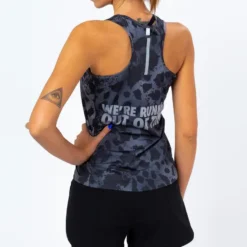 THE RUNNING REPUBLIC Camiseta Sin Mangas Running Poliéster Reciclado Mujer TRR Animal Print 9 THE RUNNING REPUBLIC Camiseta Sin Mangas Running Poliéster Reciclado Mujer TRR Animal Print -Fitness cardio Ventas camiseta sin mangas running poliester reciclado mujer trr animal print 2